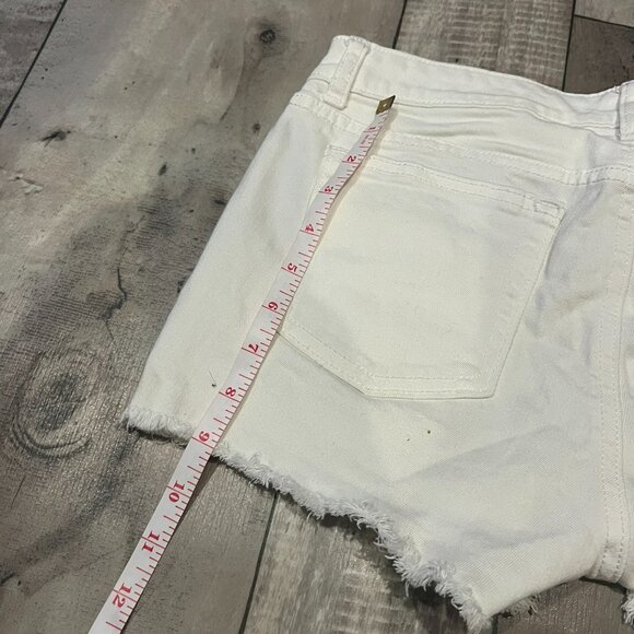 5/$20 GAP Hadley shorts size 4 white bin CH - Picture 3 of 7
